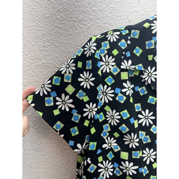 Womens Handmade Shirt Size Unknown Black Daisy Short Sleeve Button Up - Picture 3 of 10